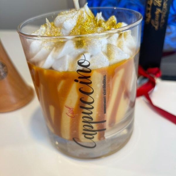 Kookosvahast Cappuccino lõhnaküünal küünlaklaasis