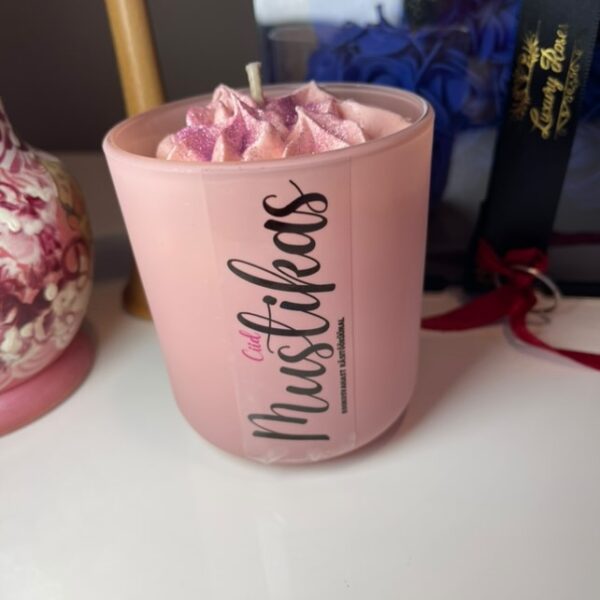 Kookosvahast mustika küünal küünlaklaasis