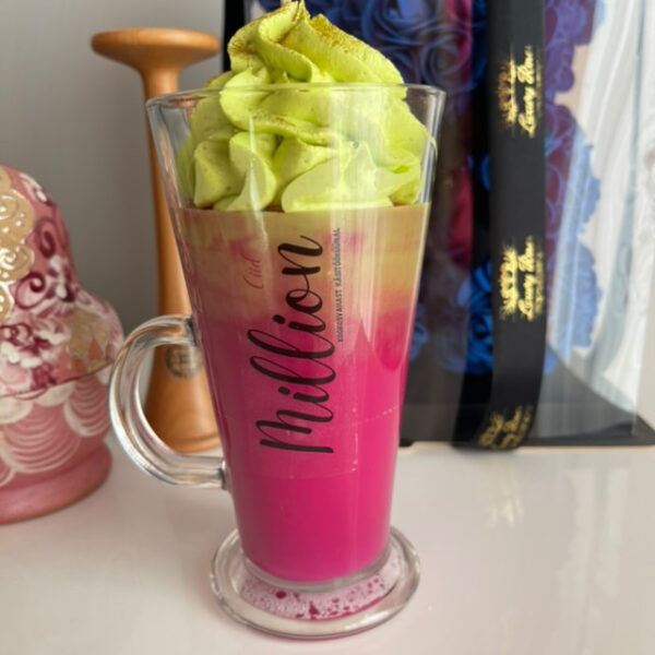Kookosvahast Lady Million tüüpi küünal latte klaasis