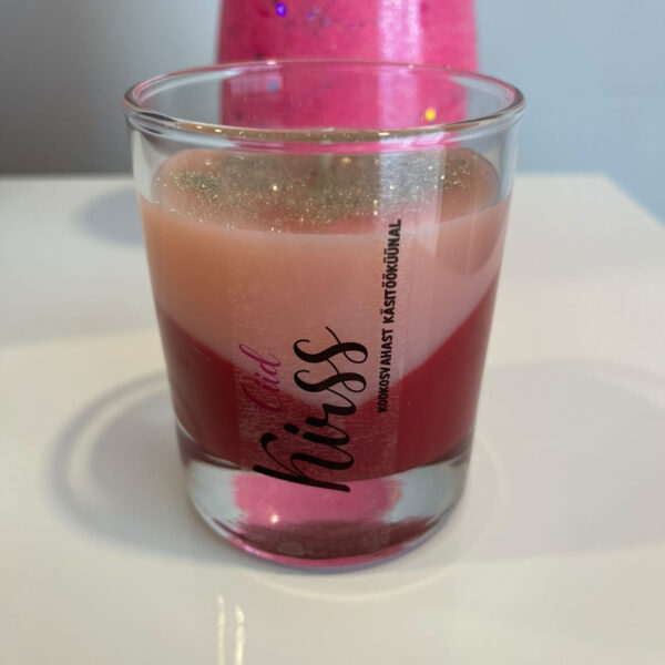 Kookosvahast kirsi küünal küünlaklaasis