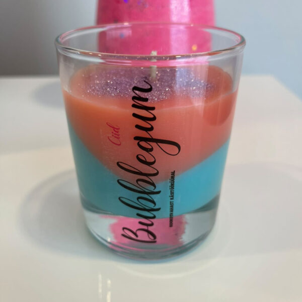 Kookosvahast bubblegum küünal küünlaklaasis