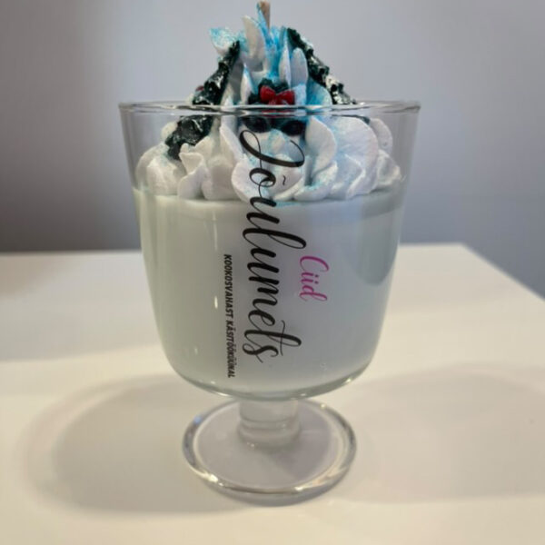 Kookosvahast jõulumetsa küünal pokaalis