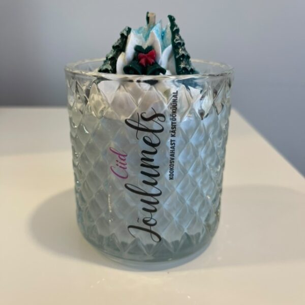 Kookosvahast jõulumetsa küünal säraklaasis